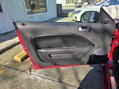 Used 2005 Ford Mustang GT Premium image 14