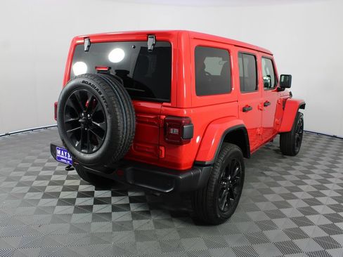 Used 2025 Jeep Wrangler Unlimited Sahara w/ Safety Group AWD/4WD image 23