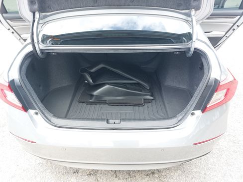 Used 2019 Honda Accord Touring image 13