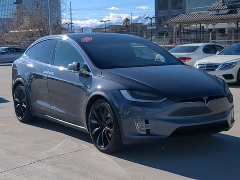 Used 2018 Tesla Model X 75D image 7