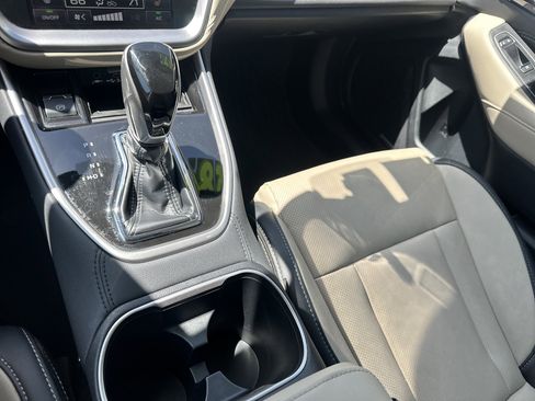 Used 2023 Subaru Outback Limited image 19