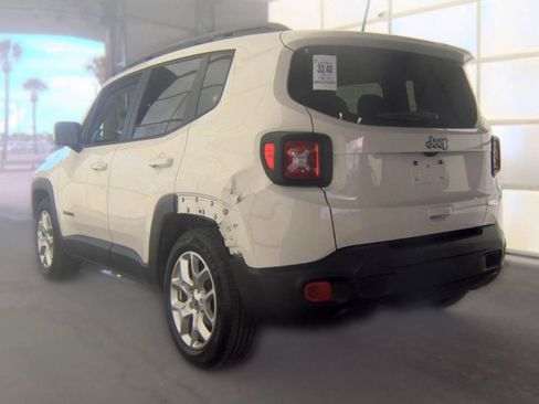 Used 2018 Jeep Renegade Latitude FWD image 6