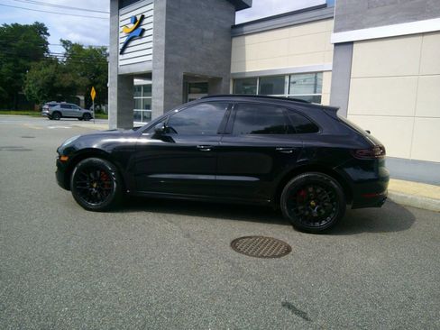 Used 2018 Porsche Macan Turbo image 19