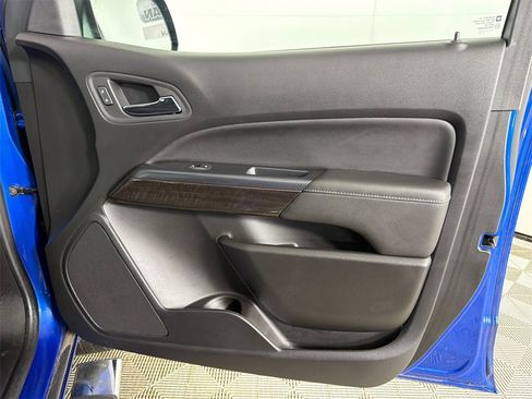 Used 2018 GMC Canyon SLE w/ SLE Convenience Package image 14