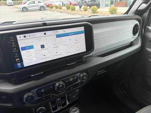 Used 2025 Jeep Gladiator Sport AWD/4WD image 36