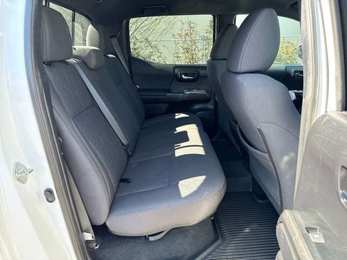 Used 2019 Toyota Tacoma TRD Sport w/ Technology Package image 12