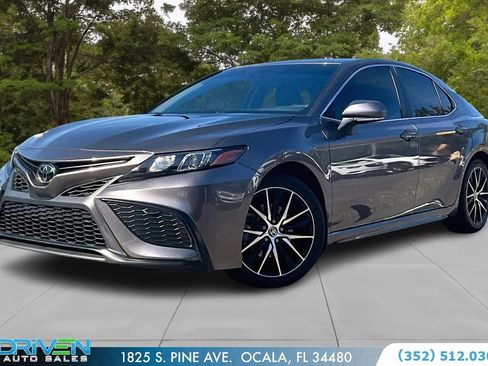 Used 2023 Toyota Camry SE image 1