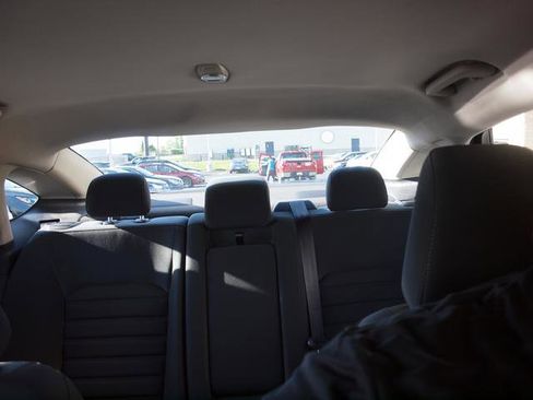 Used 2017 Ford Fusion SE w/ Fusion SE Technology Package FWD image 12
