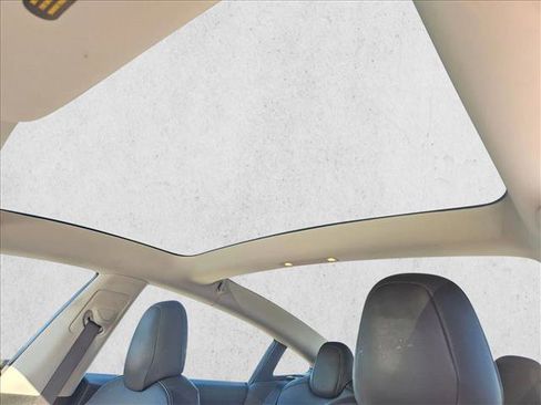 Used 2018 Tesla Model 3 Mid Range image 15