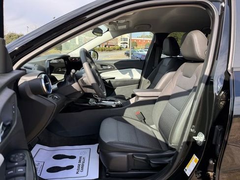 Used 2025 Chevrolet Trax LT image 13