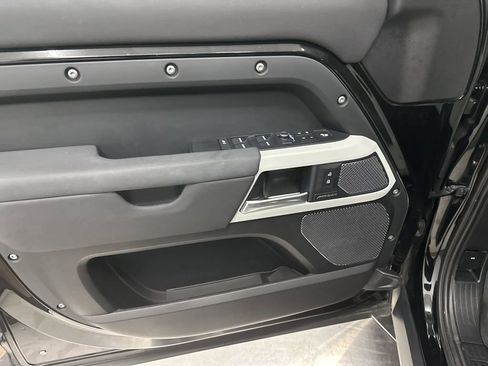 Used 2021 Land Rover Defender 110 SE image 11