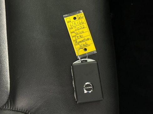 Used 2022 Volvo XC90 T5 Momentum image 46