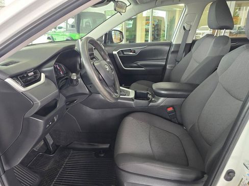 Used 2023 Toyota RAV4 XLE AWD/4WD image 17