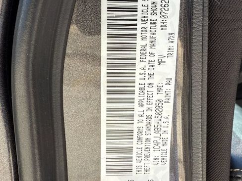 Used 2017 Jeep Cherokee Sport w/ Cold Weather Group FWD image 42