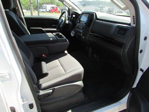 Used 2022 Nissan Titan SV RWD image 11