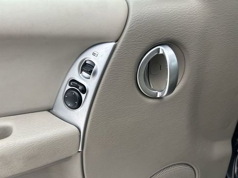 Used 2005 Jeep Liberty Limited image 14