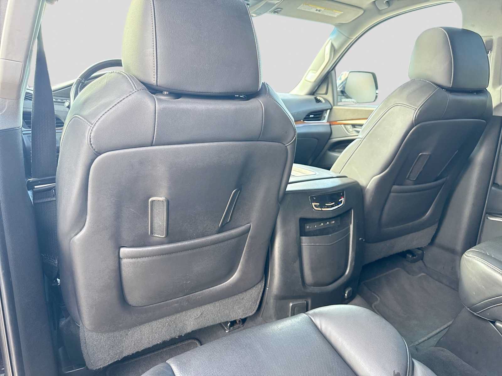 Used 2018 Cadillac Escalade ESV Premium Luxury AWD/4WD image 17