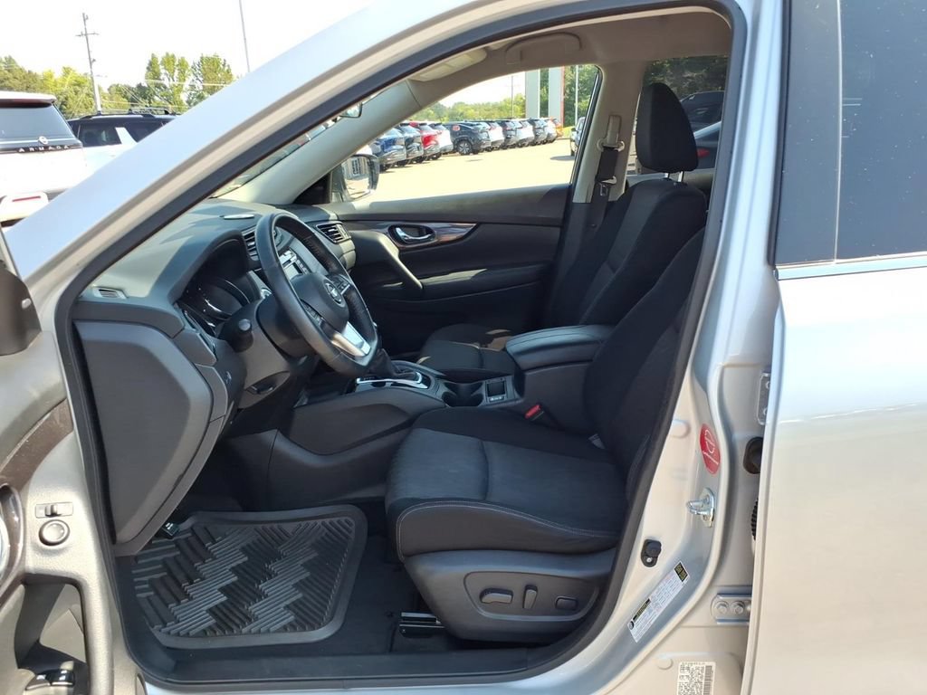 Certified 2019 Nissan Rogue SV AWD/4WD image 4