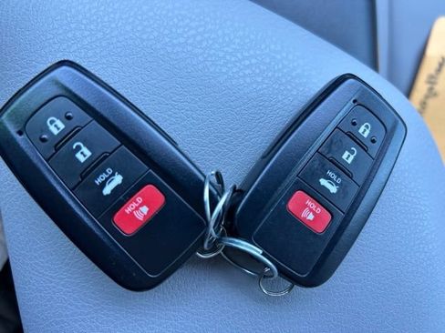 Used 2024 Toyota Camry SE FWD image 19