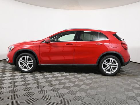 Used 2019 Mercedes-Benz GLA 250 4MATIC image 2