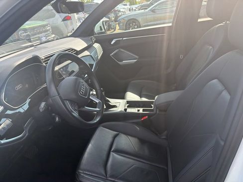 Used 2025 Audi Q3 2.0T Premium AWD/4WD image 2