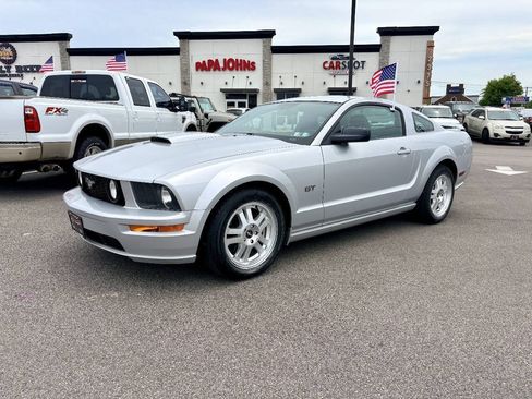 Used 2007 Ford Mustang GT Premium RWD image 2