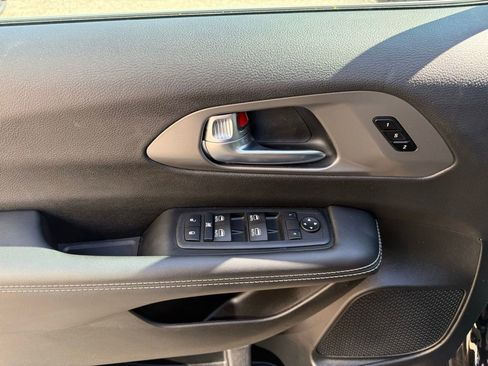 Used 2026 Chrysler Pacifica Select FWD image 12