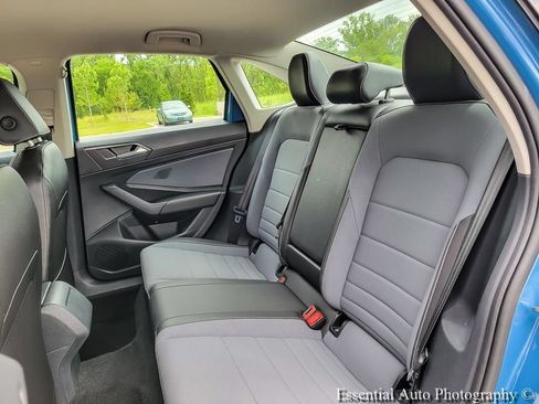 Used 2025 Volkswagen Jetta SE FWD image 10