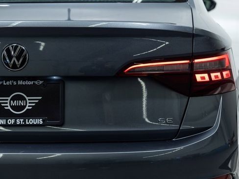 Used 2024 Volkswagen Jetta SE image 8