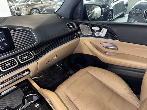 Used 2024 Mercedes-Benz GLS 580 4MATIC image 33