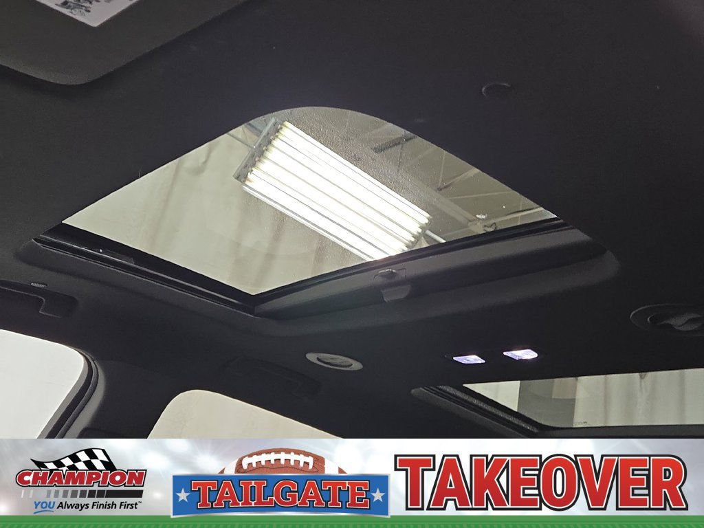 Used 2023 Chevrolet Traverse RS AWD/4WD image 27