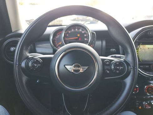Used 2018 MINI Cooper 4-Door Hardtop image 19