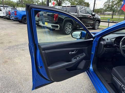 Used 2025 Nissan Sentra SV FWD image 5