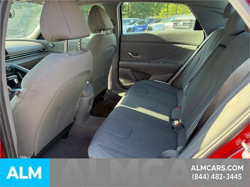 Used 2025 Hyundai Elantra SEL FWD image 9