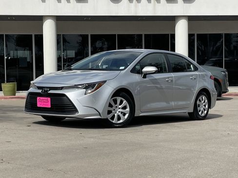 Used 2024 Toyota Corolla LE image 1