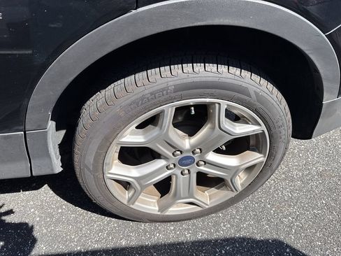 Used 2018 Ford Escape Titanium w/ Ford Safe & Smart Package FWD image 11