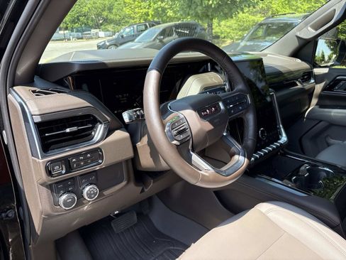 Used 2025 GMC Yukon XL Elevation w/ Technology Package AWD/4WD image 17