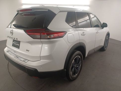 Used 2024 Nissan Rogue SV FWD image 7