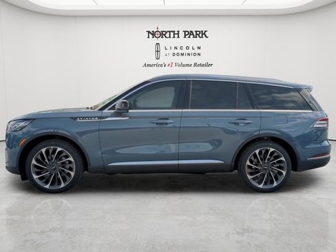 New 2026 Lincoln Aviator Reserve w/ Illumination Package RWD image 2