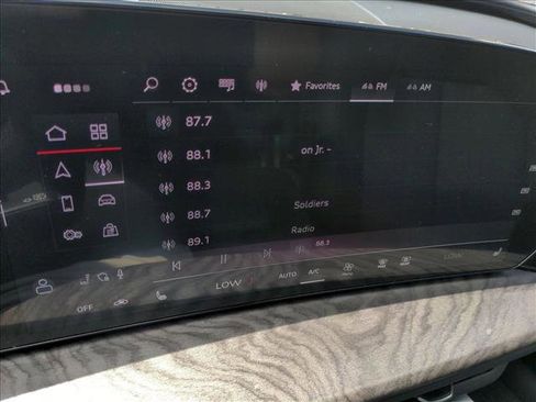 Used 2025 Audi Q5 Premium w/ Convenience Package image 12