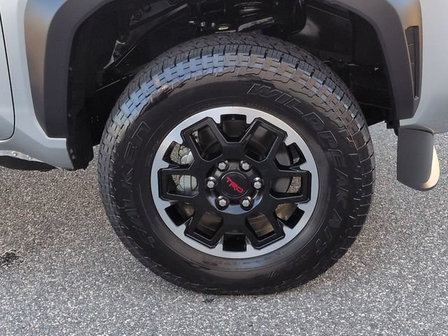 Certified 2025 Toyota Tacoma TRD Off-Road AWD/4WD image 11