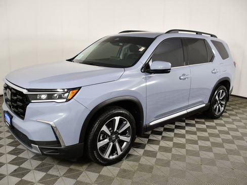Used 2025 Honda Pilot Touring image 10