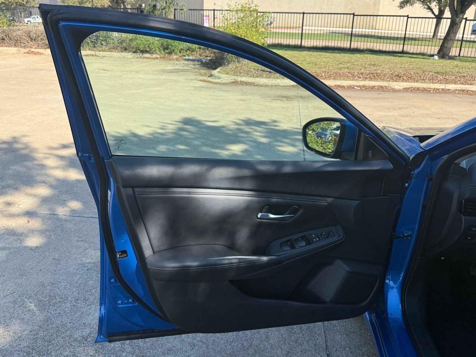 Used 2025 Nissan Sentra SV FWD image 18