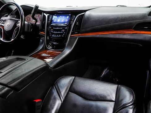 Used 2015 Cadillac Escalade ESV Premium image 17