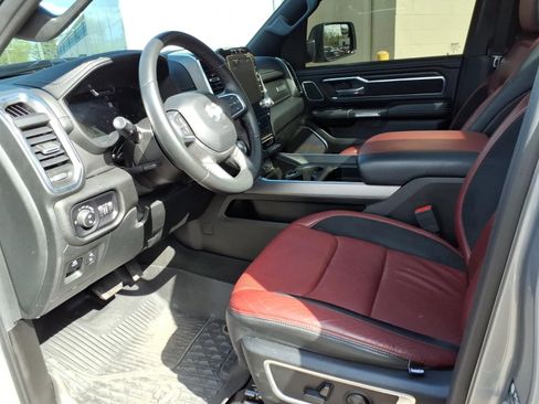 Used 2024 RAM 1500 Laramie AWD/4WD image 9