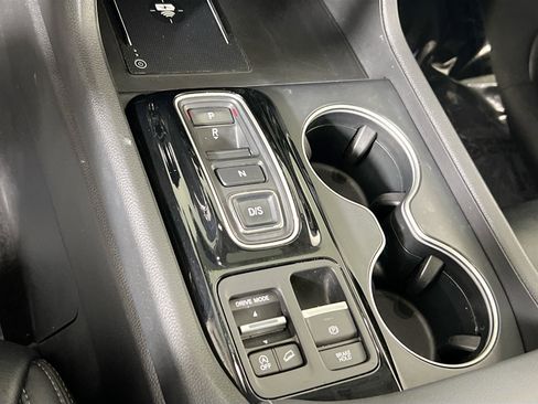 Used 2023 Honda Pilot Touring image 17