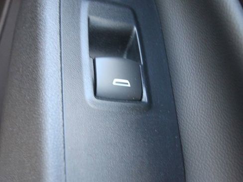 Used 2018 Chevrolet Equinox LT image 23