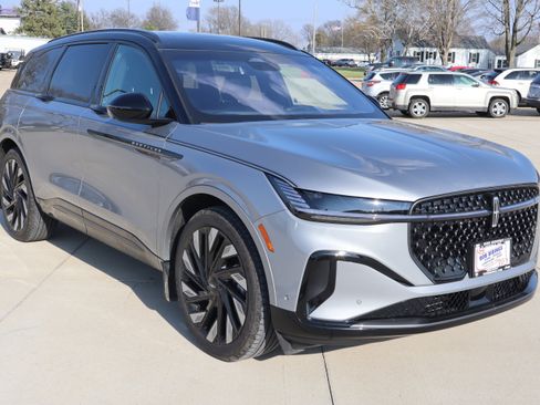 Used 2024 Lincoln Nautilus Reserve w/ Equipment Group 203A image 3