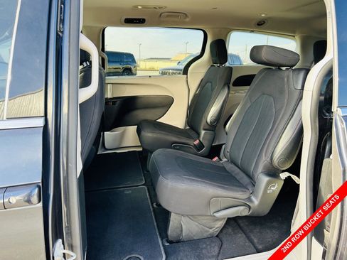 Used 2020 Chrysler Pacifica Touring w/ Cold Weather Group image 24