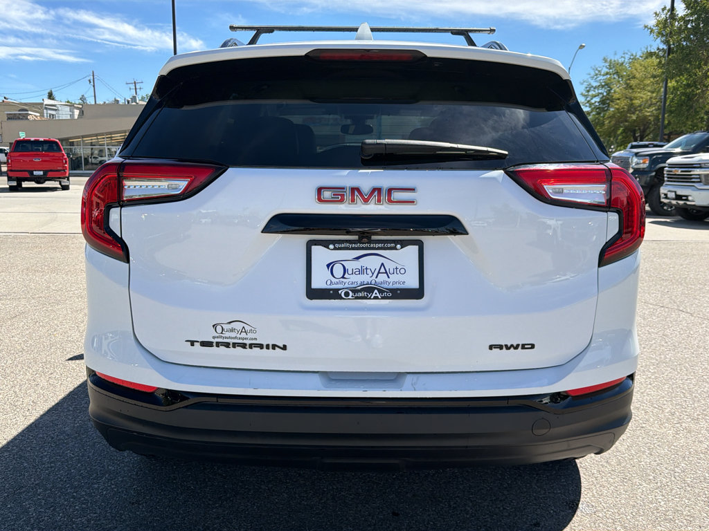 Used 2024 GMC Terrain SLT w/ Elevation Edition AWD/4WD image 7